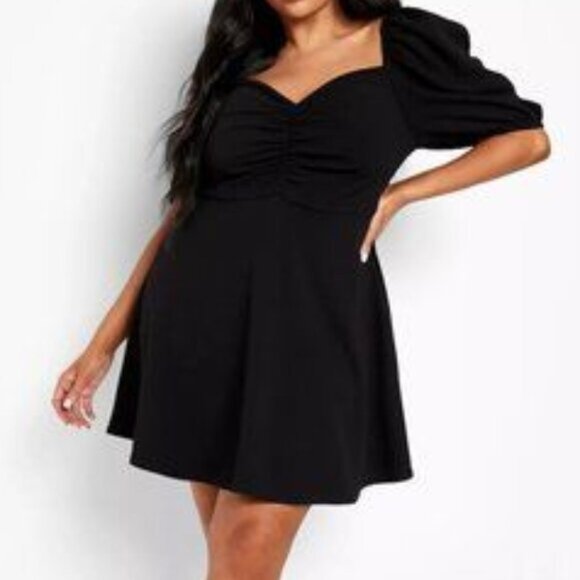 BOOHOO PLUS black short sleeve skater dress ruched front size 22 - Picture 1 of 9